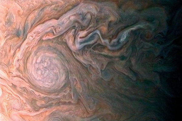 Новые фотографии красного пятна Юпитера